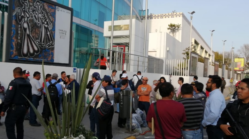 Sindicalizados denuncian al titular de la SECAD por presunto fraude de uniformes (Video)