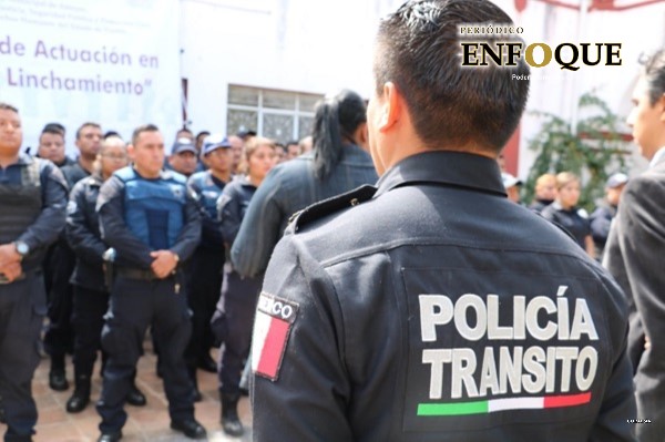 Policías de Amozoc realizan paro de labores por falta de pago
