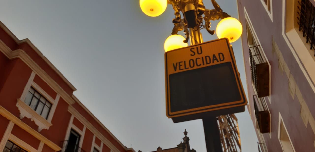 Inician colocación de 28 monitores de velocidad en diferentes puntos de la ciudad