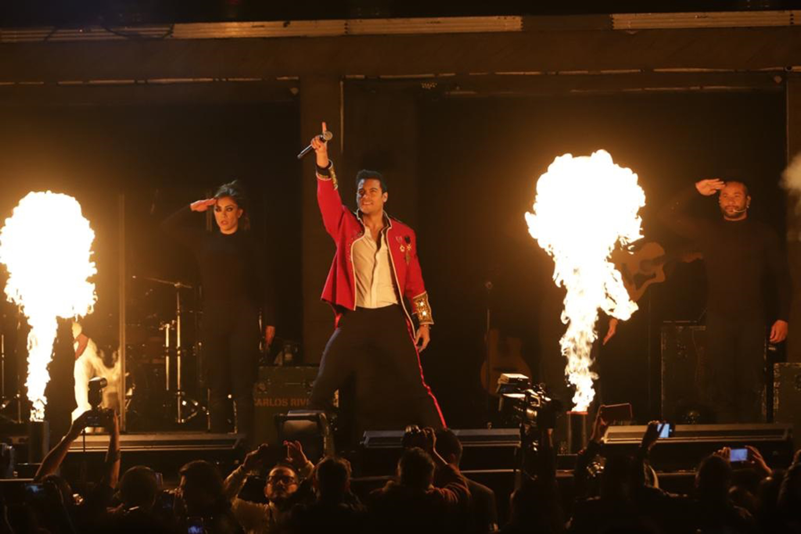Éxito y lleno total en el Magno Concierto de Carlos Rivera