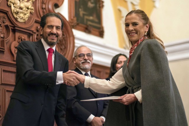 BUAP entrega plaza definitiva a Beatriz Gutiérrez Müller
