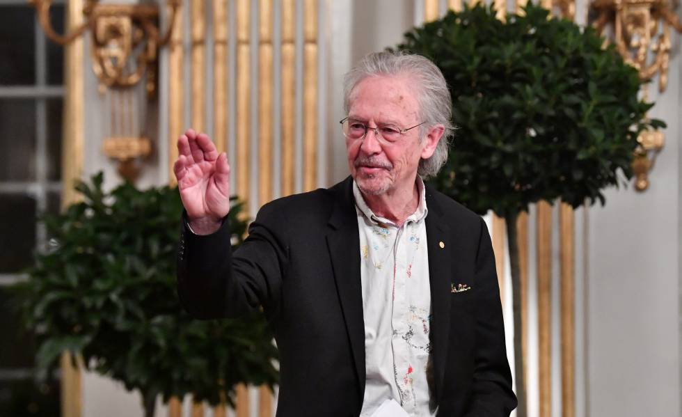 Peter Handke, escritor austriaco, recibe el Nobel de Literatura pese a intenciones de boicot