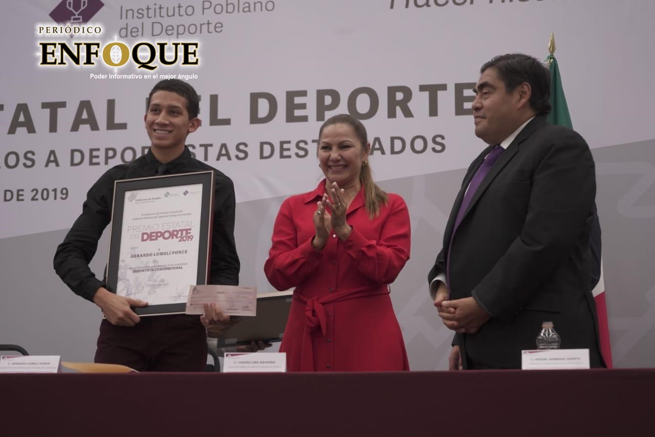 Entregan estímulos económicos a ganadores del Premio Estatal del Deporte (Video) 