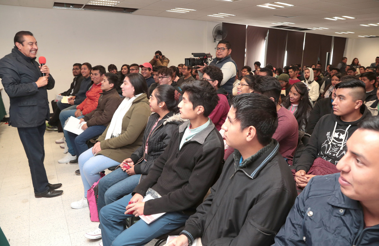 Entrega SEPE Tlaxcala tarjetas bancarias a “Los Mejores Mil” 