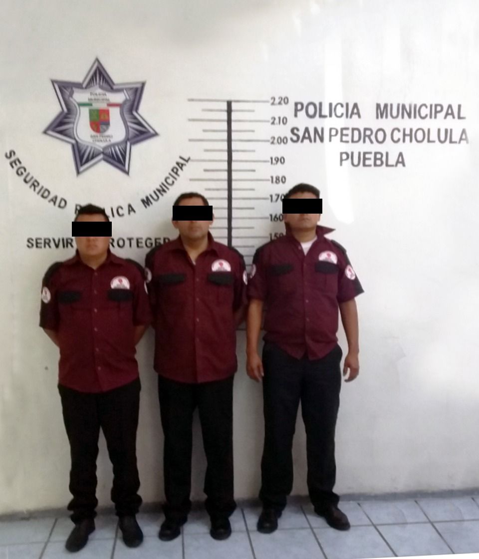 Detiene policía de San Pedro Cholula a tres custodios de valores por auto robo