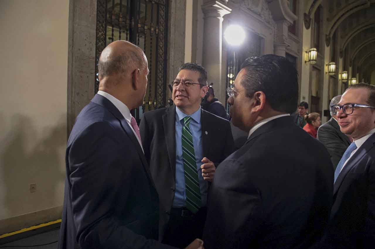 Marco Mena asiste a instalación del Instituto de Salud para El Bienestar