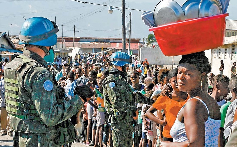 Cascos azules violaron a 2 mil mujeres en Haití, documenta catedrática