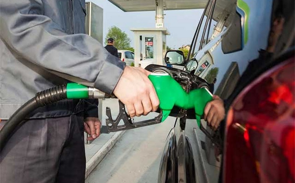Hacienda baja estímulo fiscal a gasolina Magna, pero lo sube al diésel