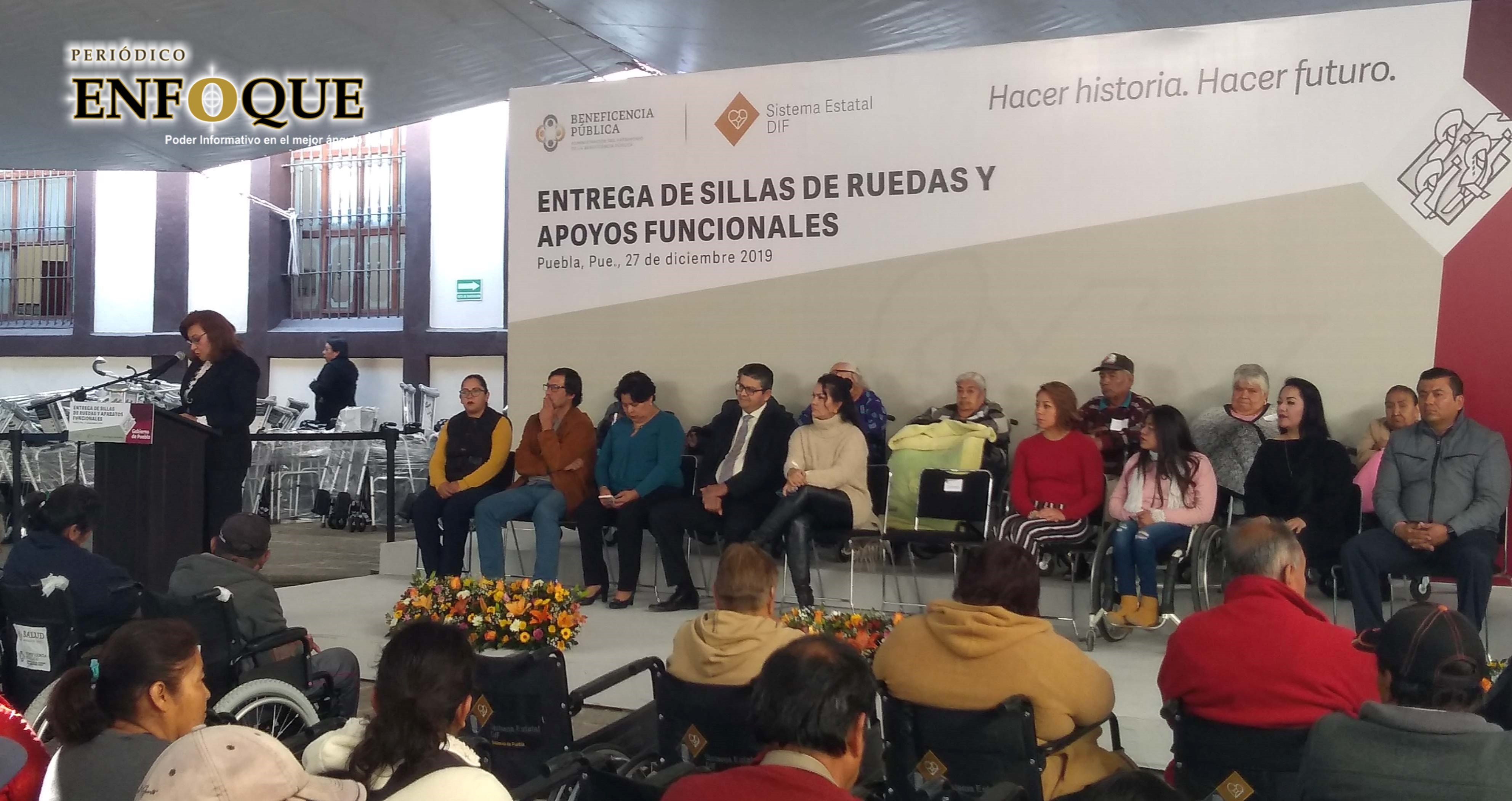 Entrega SEDIF sillas de ruedas y apoyos funcionales a personas con discapacidades (Video)