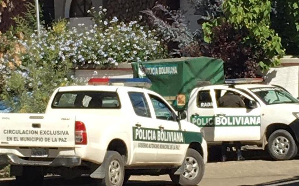 Encapuchados, españoles, embajadora... esto sabemos del caso de la Residencia de México en Bolivia