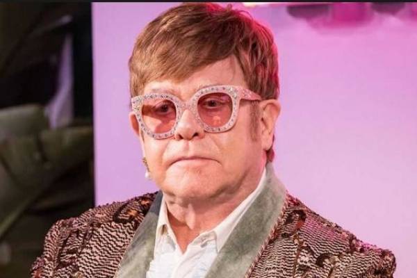 Funcionarios de Reino Unido filtran por error direcciones de Elton John y Olivia Newton-John