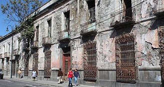 Alcalde de Puebla refuerza medidas ante desplome de techo en Centro Histórico
