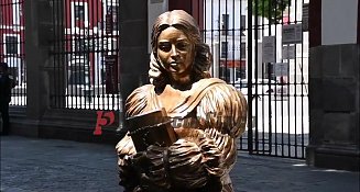 Realizan mantenimiento de esculturas en el corredor 5 de Mayo de Puebla