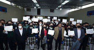 Reciben 3 mil estudiantes del CECYTE-EMSAD certificados de becas Santander