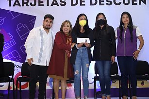 Apoya gobernadora Lorena Cuéllar a jóvenes tlaxcaltecas con tarjetas de descuento