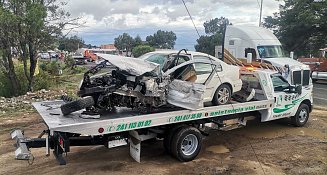 Sobreviven conductores a encontronazo sobre la carretera Apizaco-Tlaxco