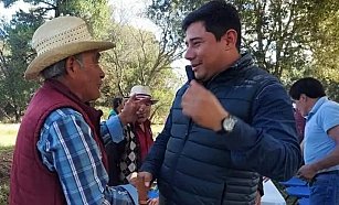 Alcalde de Santa Cruz Tlaxcala acude a escuchar las peticiones de la comunidad Jesús Huitznahuac