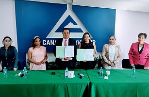 CANACO SERVyTUR Tlaxcala firma convenio con REDMUEM para fortalecer a las mujeres empresarias del estado