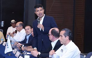  Candidatos de la Coalición "Mejor Rumbo para Puebla" dialogan con empresarios turísticos