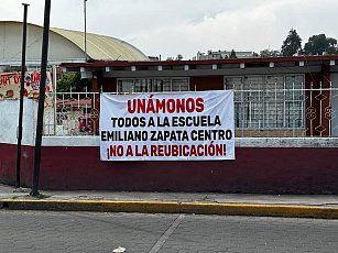 Se oponen padres de familia a demolición de escuela a orillas del Zahuapan