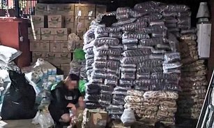 Fepade encuentra 7 toneladas de despensa con propaganda de Lía Limón 