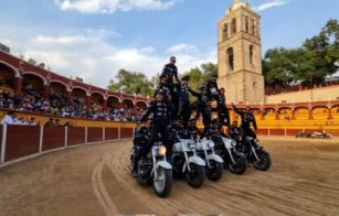 Con show de acrobacias en moto, celebra SSC el Día del Niño en Tlaxcala