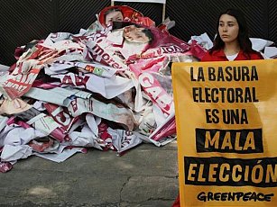 Greenpeace regresa basura electoral a partidos políticos en CDMX 