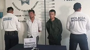 Policías de San Pedro Cholula detienen a dos hombres por portación de arma de fuego hechiza