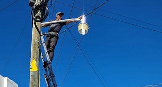 Reparan lámparas y colocan nuevas luminarias en comunidades de Apetatitlán