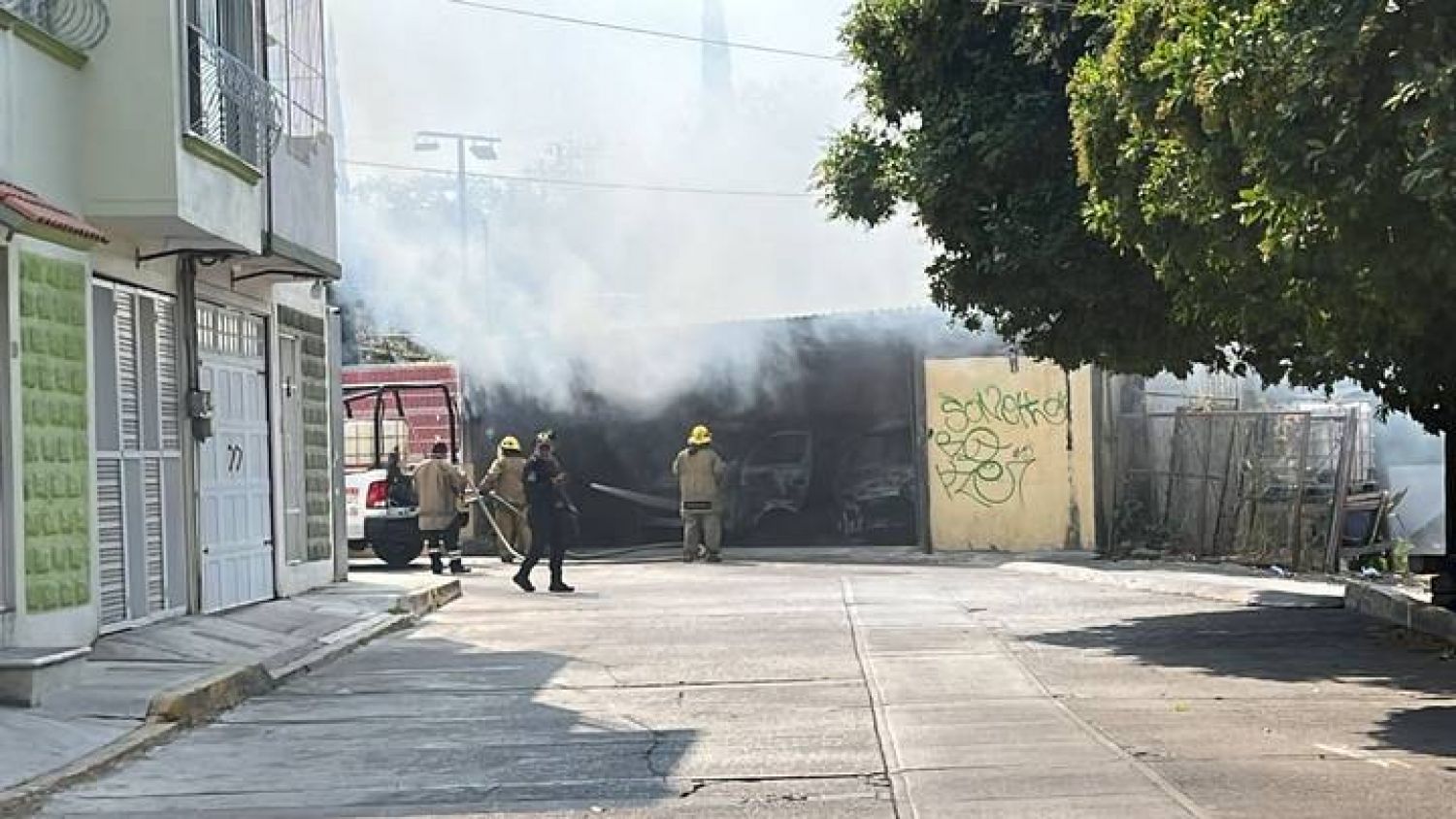 Queman dos urvans de transporte público en Chilpancingo