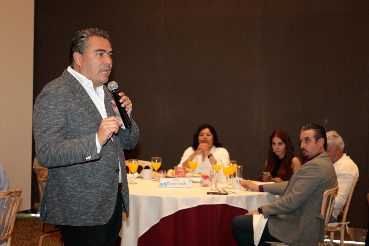 Víctor Galeazzi promete ante empresarios acabar con la corrupción 