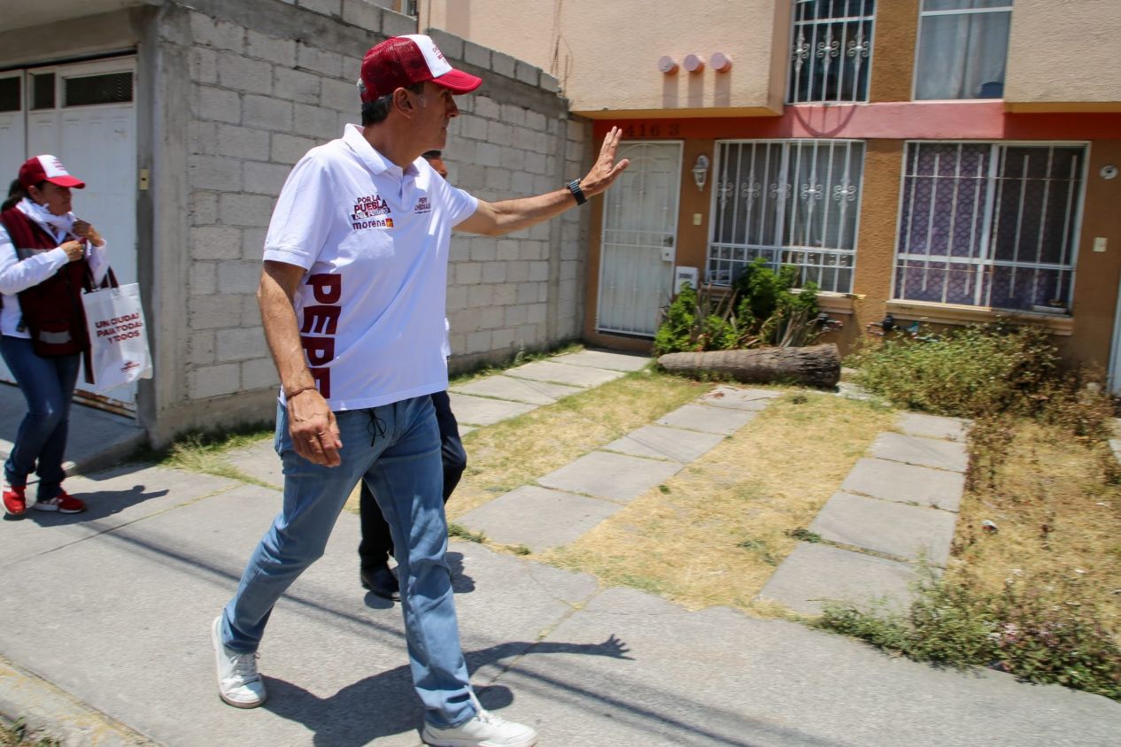 Pepe Chedraui se compromete a resolver problemas de alumbrado en colonia Los Héroes y San José Chapulco