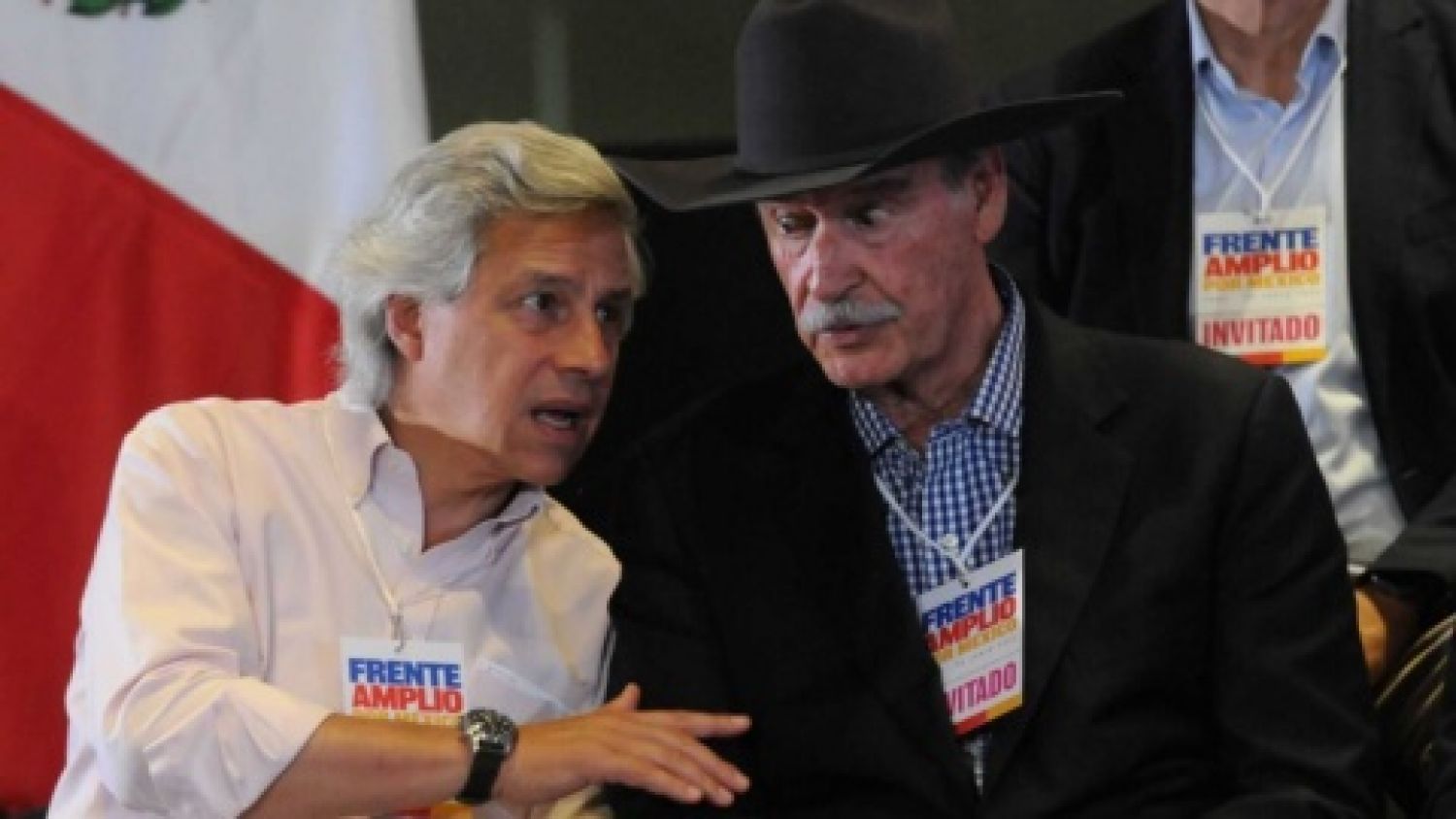 Tribunal Electoral multa a Claudio X. González y Vicente Fox por violar la veda electoral