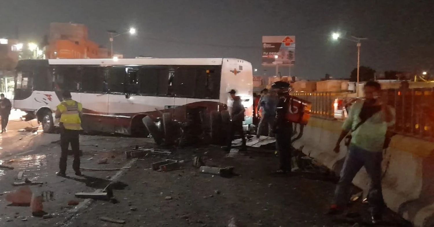 Fuerte choque de autobús en la México-Pachuca deja al menos cinco lesionados