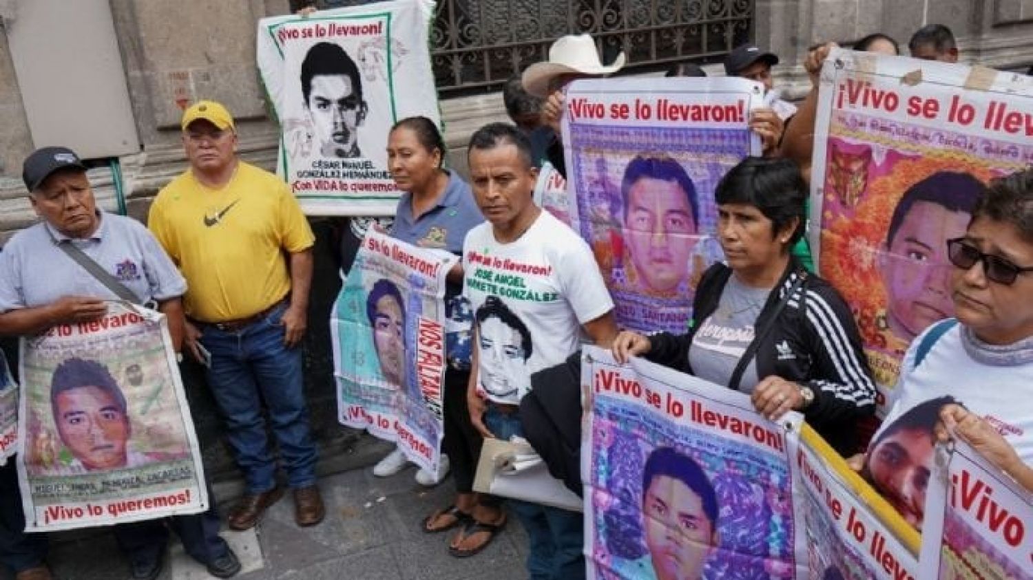 López Obrador 'respeta' a padres de los 43 de Ayotzinapa tras fin del diálogo