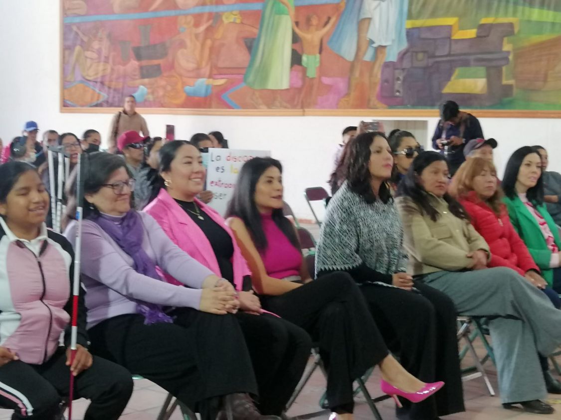 En el Día Internacional de las Personas con Discapacidad, el SMDIF San Andrés Cholula entrega apoyos 
