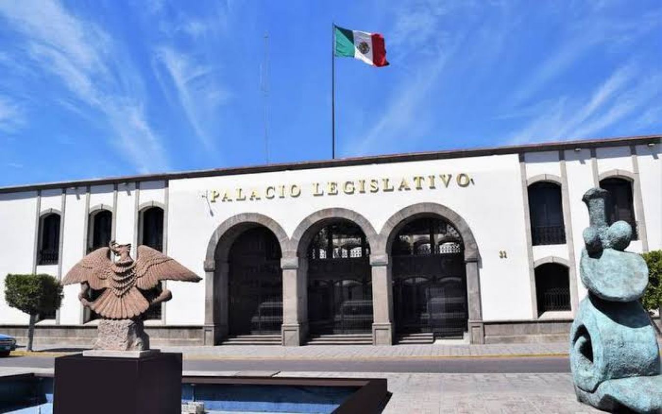 Casi una decena de personas hay al servicio de cada diputado local en Tlaxcala
