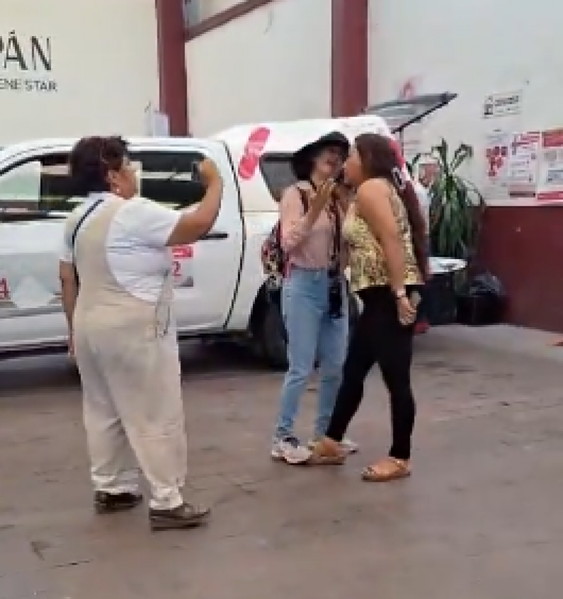 Periodista agredida por funcionaria de Tlaltizapán en pleno ayuntamiento