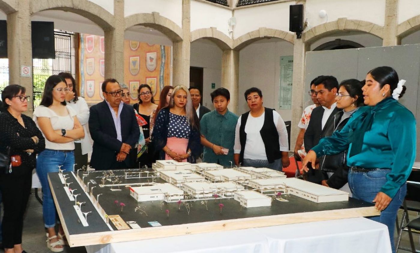 Presentan estudiantes de la UATx anteproyectos arquitectónicos