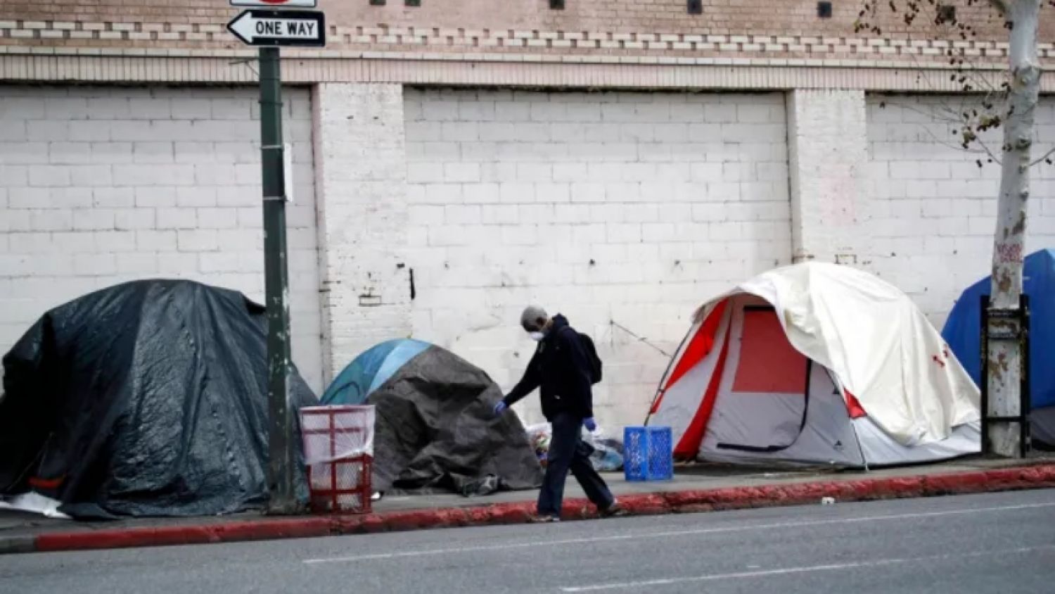 Multaran a las personas que duerman en la calle en EU