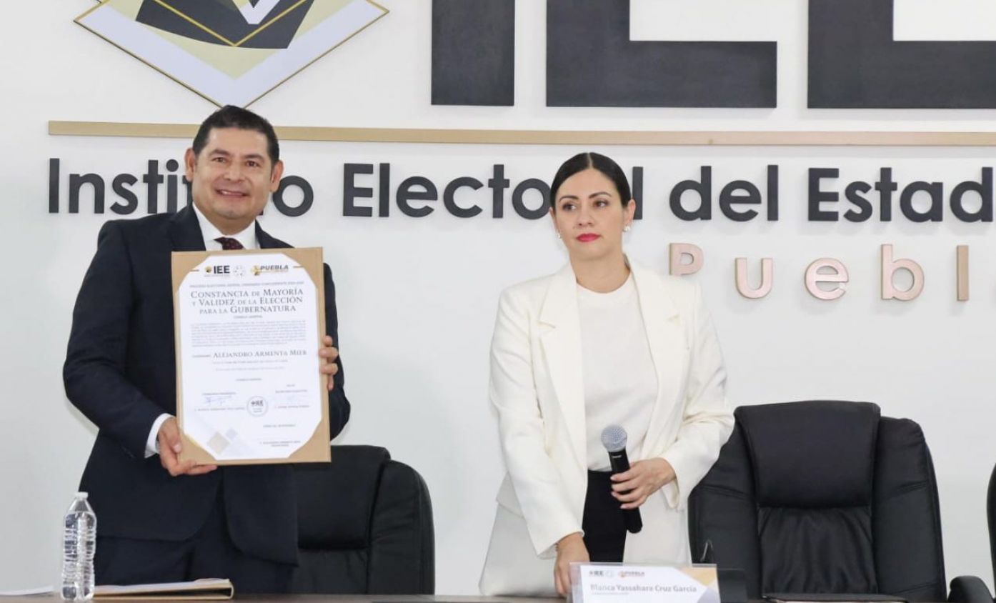 Alejandro Armenta Mier recibe constancia de mayoría como gobernador electo de Puebla