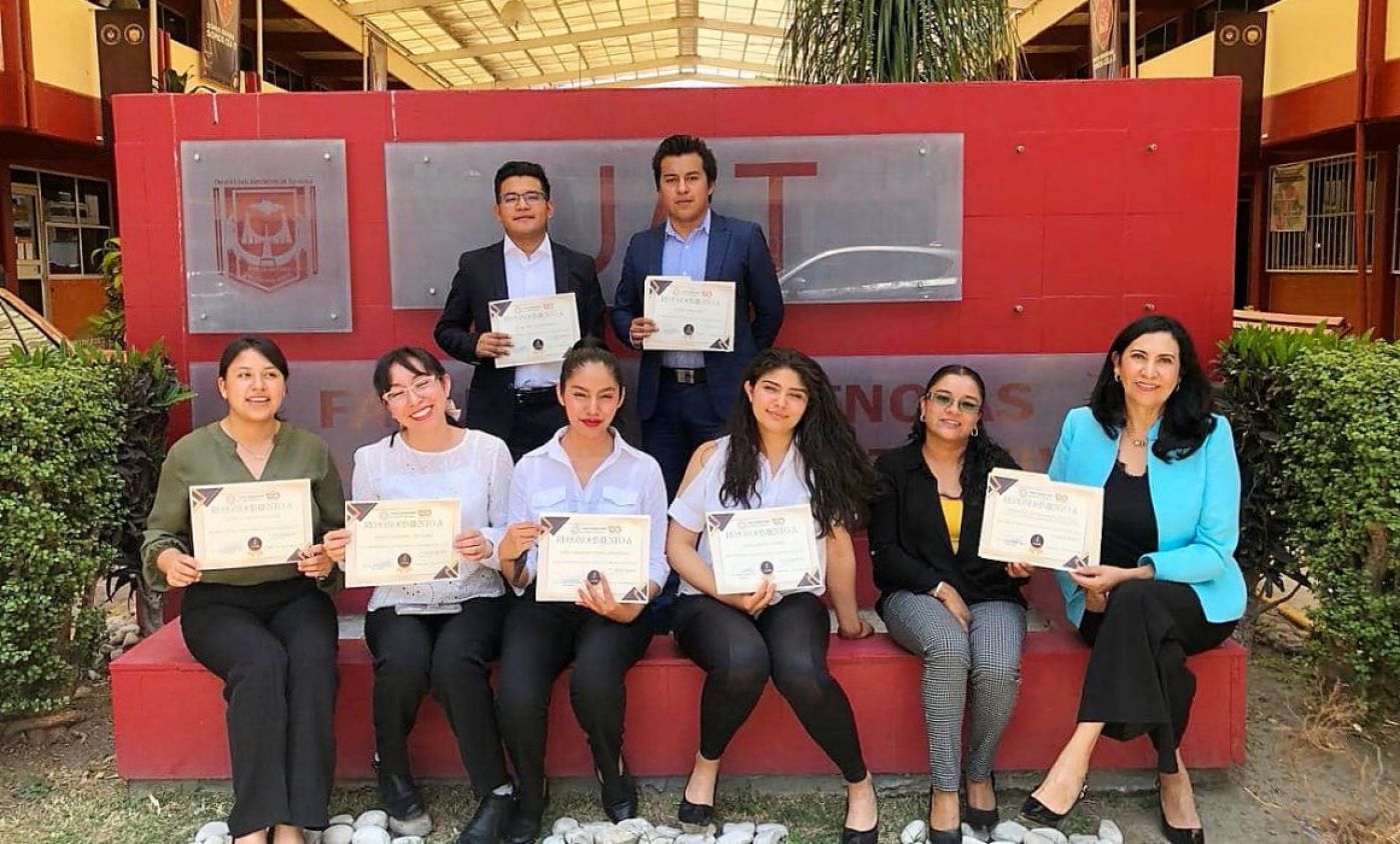 Obtienen estudiantes de la UATX primer lugar en concurso del Colegio de Contadores Públicos