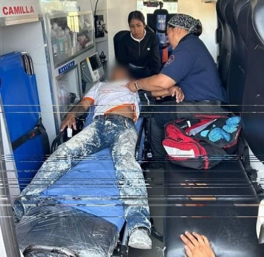 Bomberos rescatan a trabajador suspendido a 30 metros de altura en San Andrés Cholula