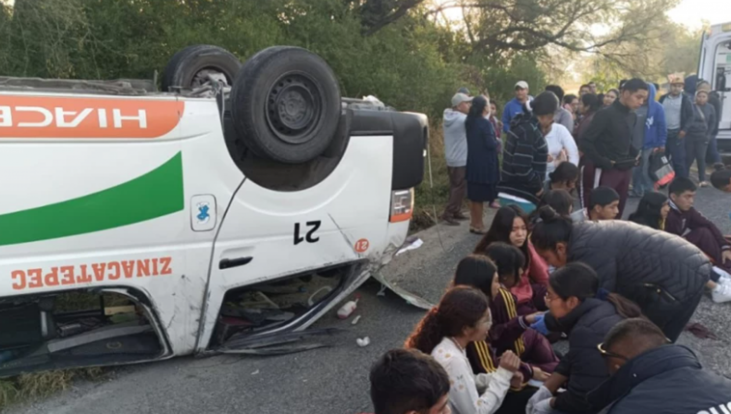 Accidente en la carretera Tehuacán-Coxcatlán deja 19 heridos