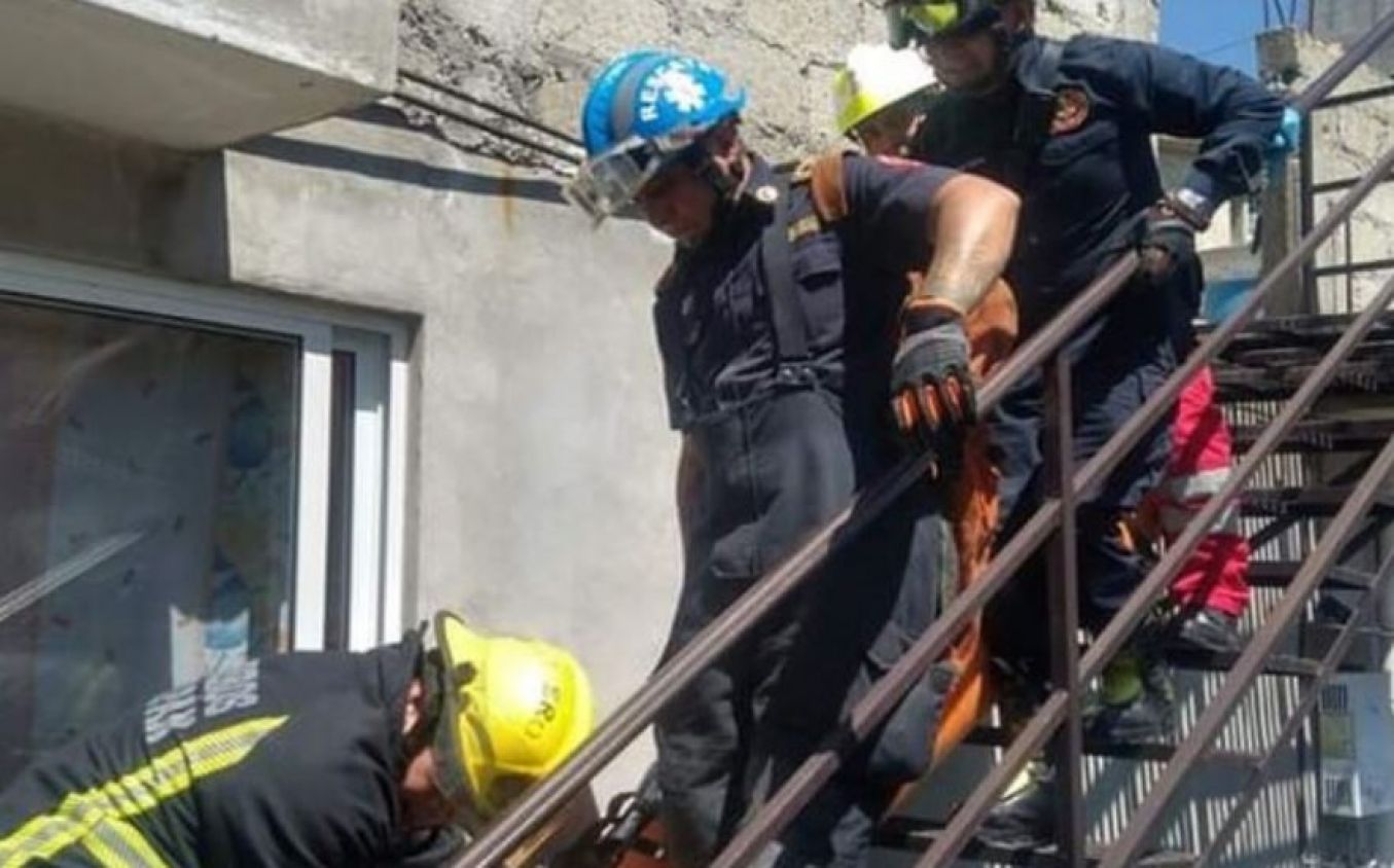 Hombre sobrevive a descarga eléctrica de 23 mil volts en Atizapán: recomendaciones