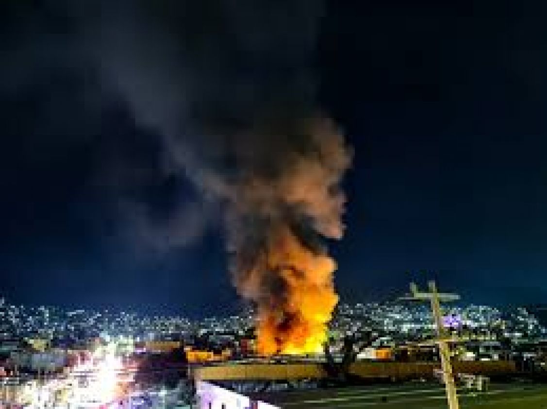 Incendio en el Mercado Central de Acapulco destruye más de 25 locales