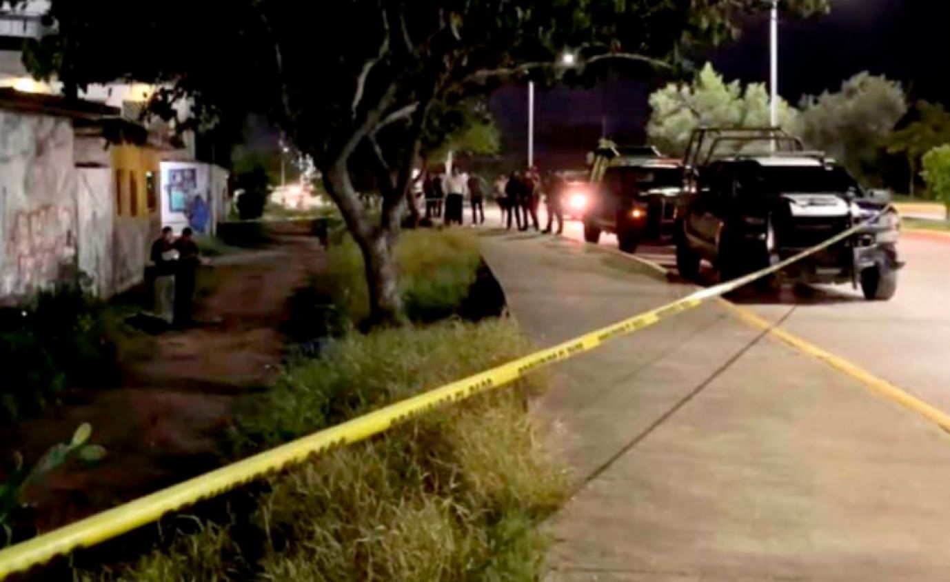 Sangrientos ataques en Mazatlán: tres hombres asesinados y un negocio incendiado