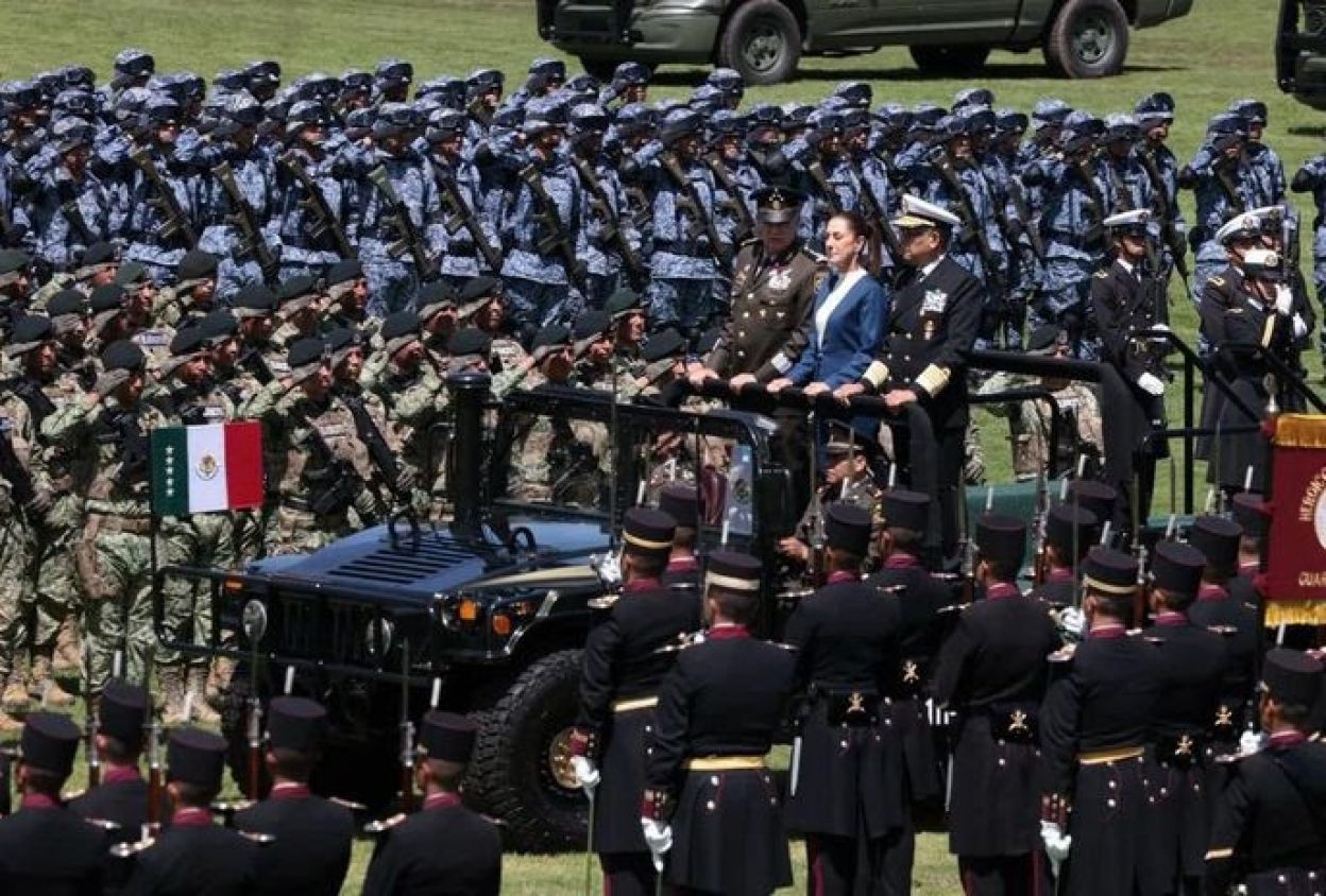 Sheinbaum reafirma su compromiso como primera Comandanta Suprema de México