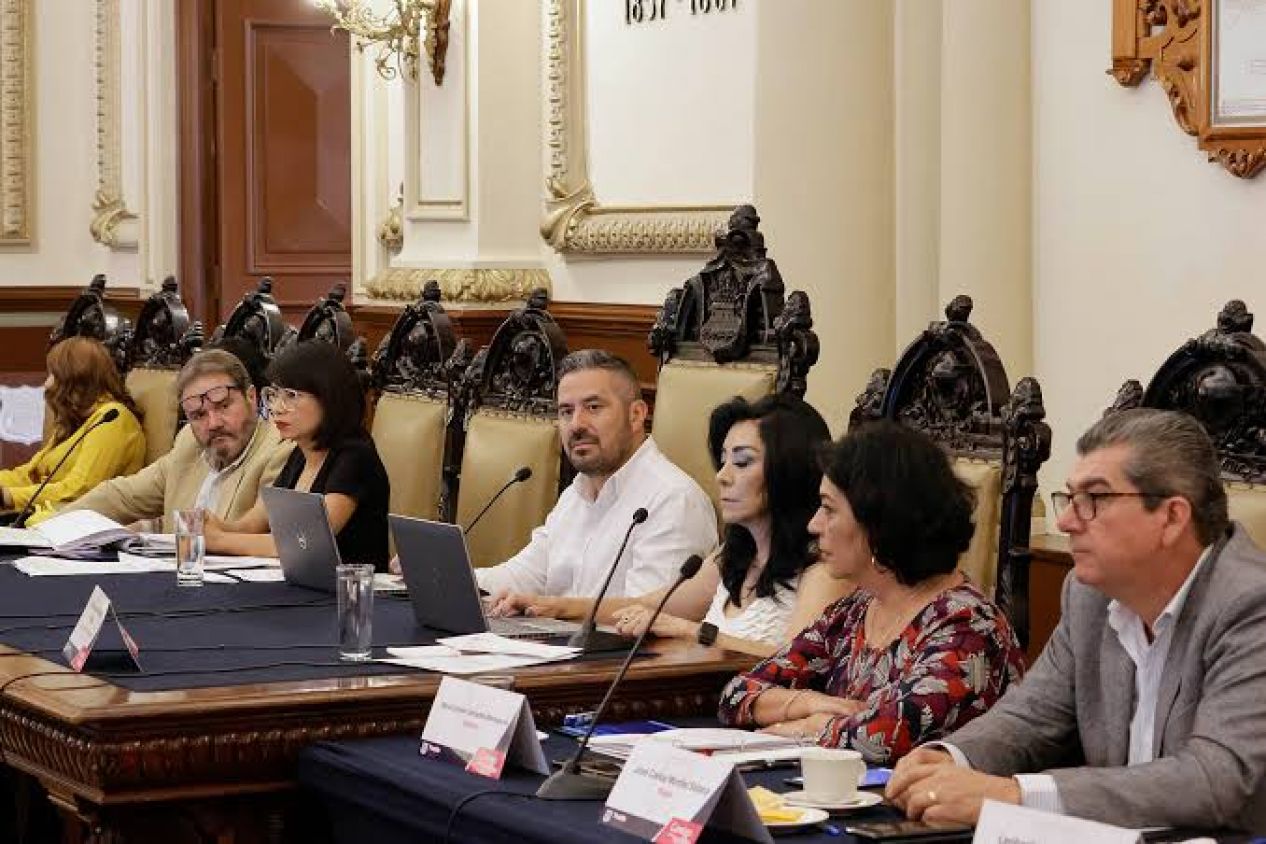 Puebla aprueba inversión en obra pública y basificación de trabajadores