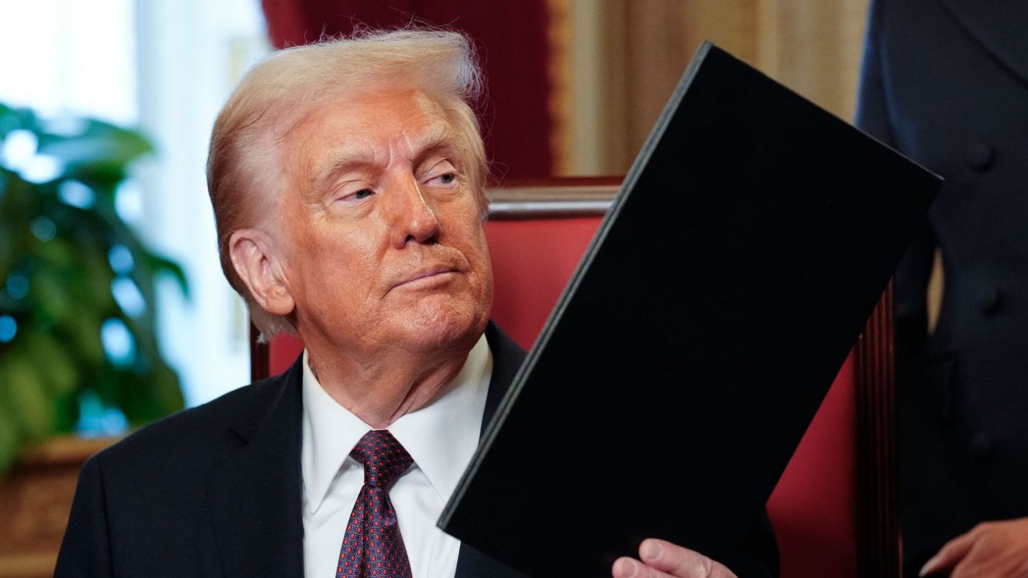 Trump podría imponer aranceles del 20% sobre importaciones estadounidenses 